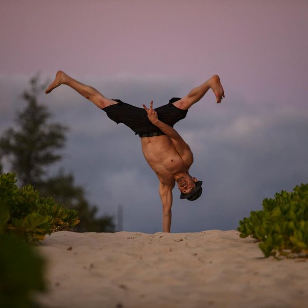 Focused man doing a plank exercise, demonstrating body control and stability.